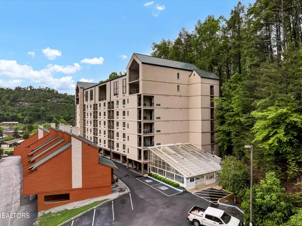 413 Baskins Creek Rd #205, Gatlinburg, TN 37738