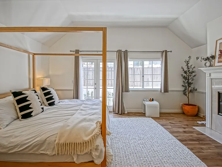 1543 Stanford Ave — Photo 22