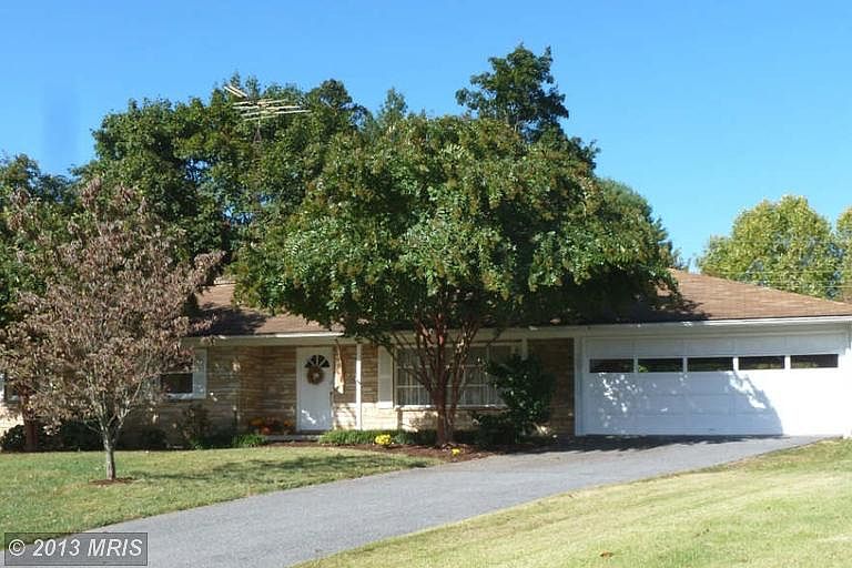 2nd image of 207 Crestview Ct