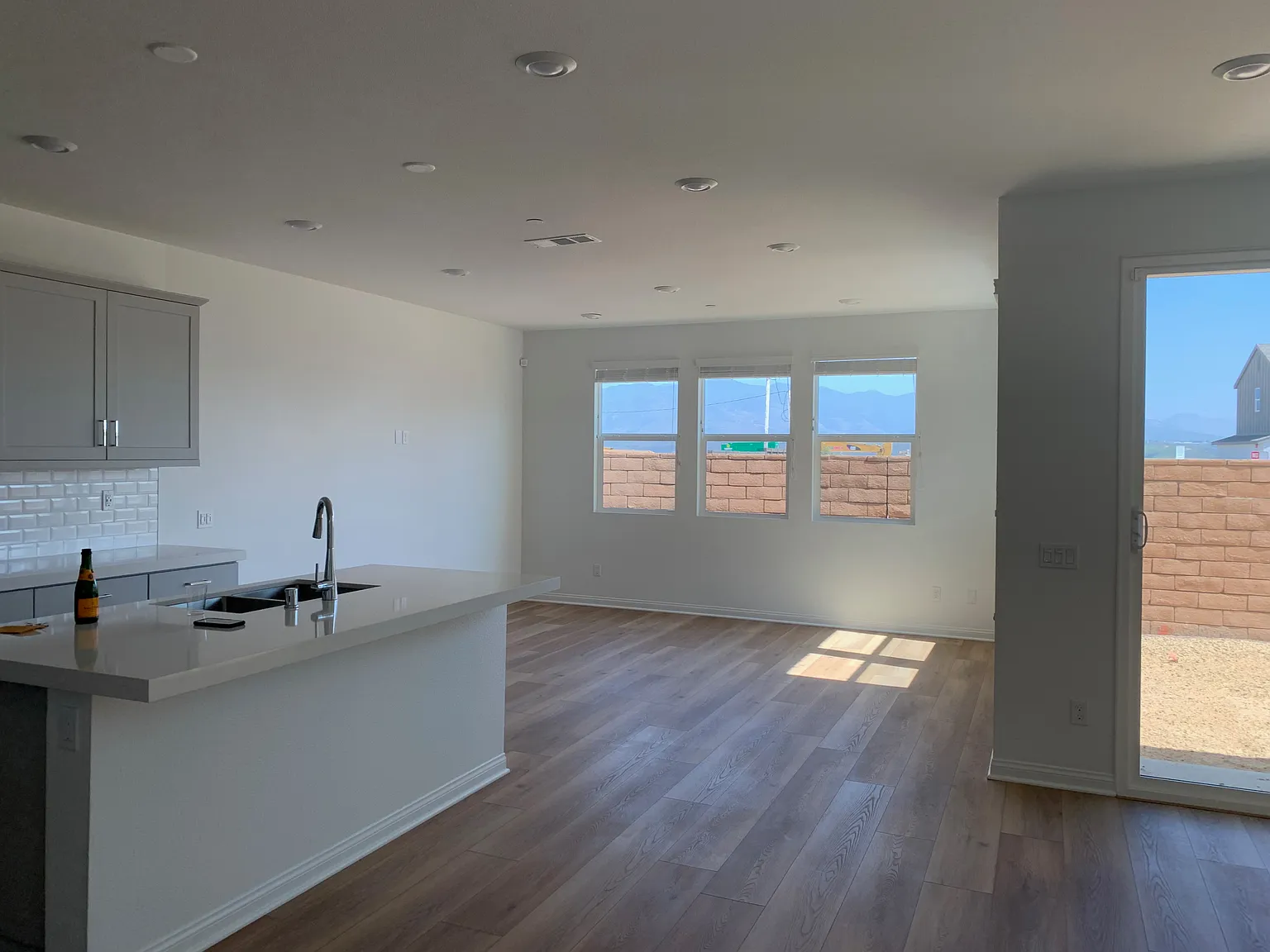 4 bed, 2166 sqft, $4,900 — Photo 3
