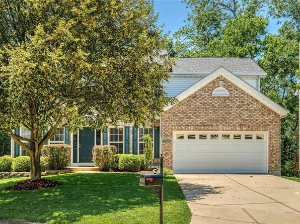 211 Arbor Trails Dr, Ballwin, MO 63021