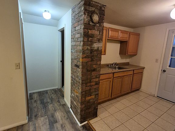 4th image of 15 Pawling Ave #3