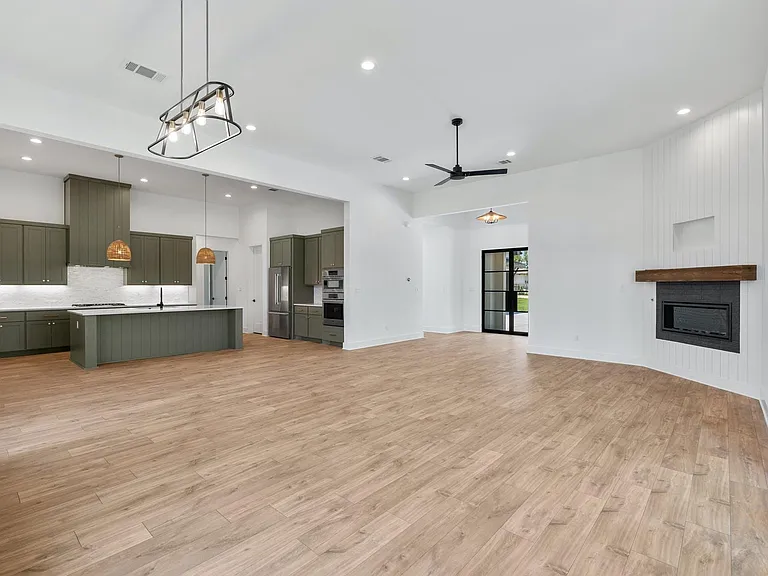 125 Stockman Dr — Photo 6