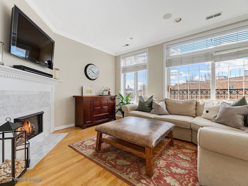 1st image of 1148 W Diversey Pkwy APT 4