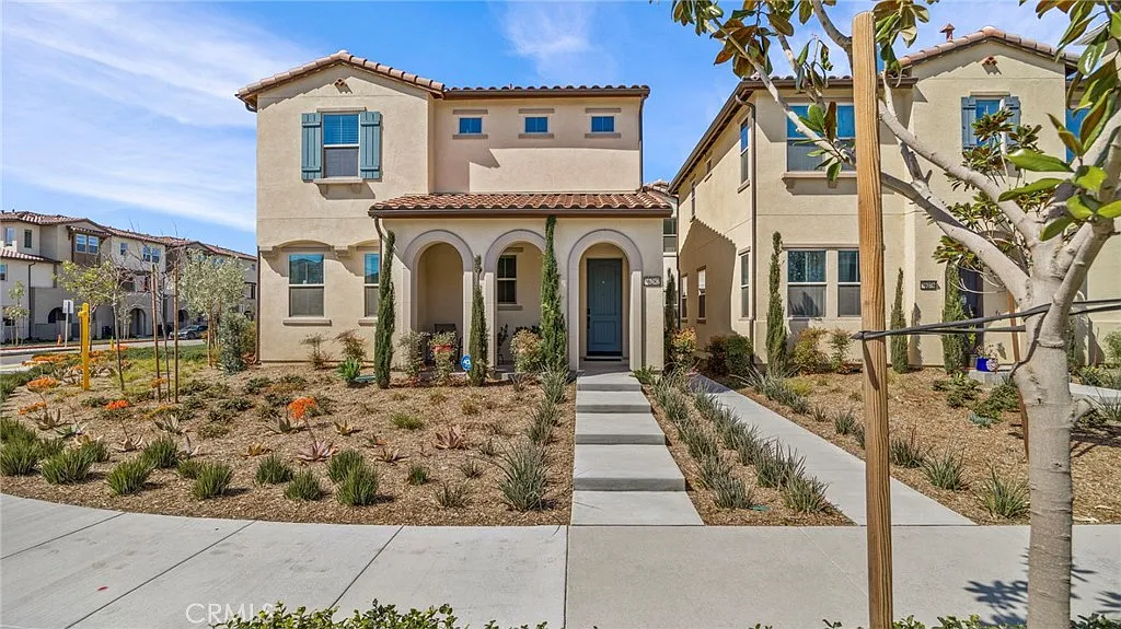 4 bed, 1549 sqft, $3,895 — Photo 1
