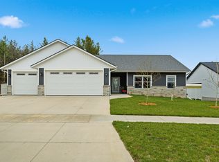 924 White Oak St, Manchester, IA 52057
