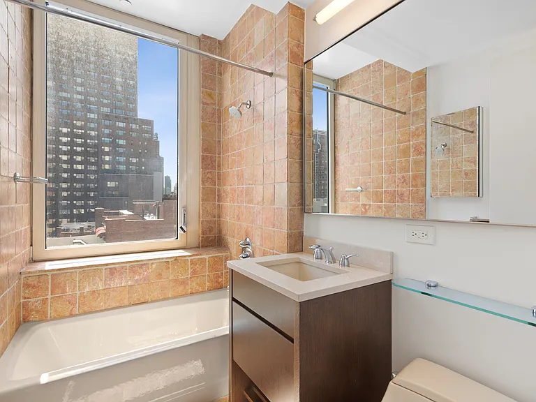 305 E 63rd St #8G — Photo 7