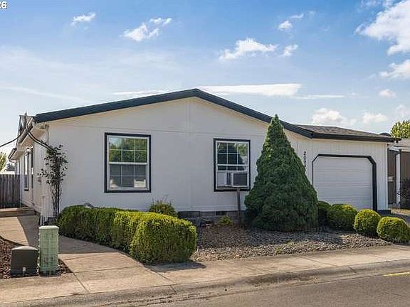 2nd image of 20944 Brentwood Ct NE