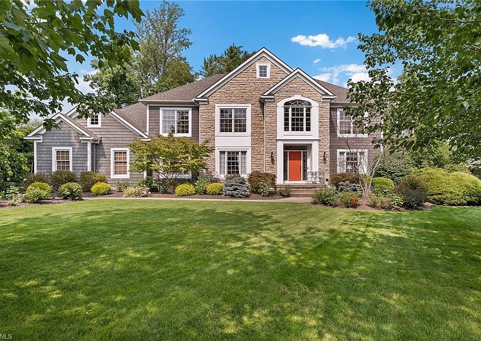 1st image of 555 Oakmont Ln