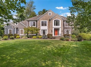 555 Oakmont Ln, Aurora, OH 44202