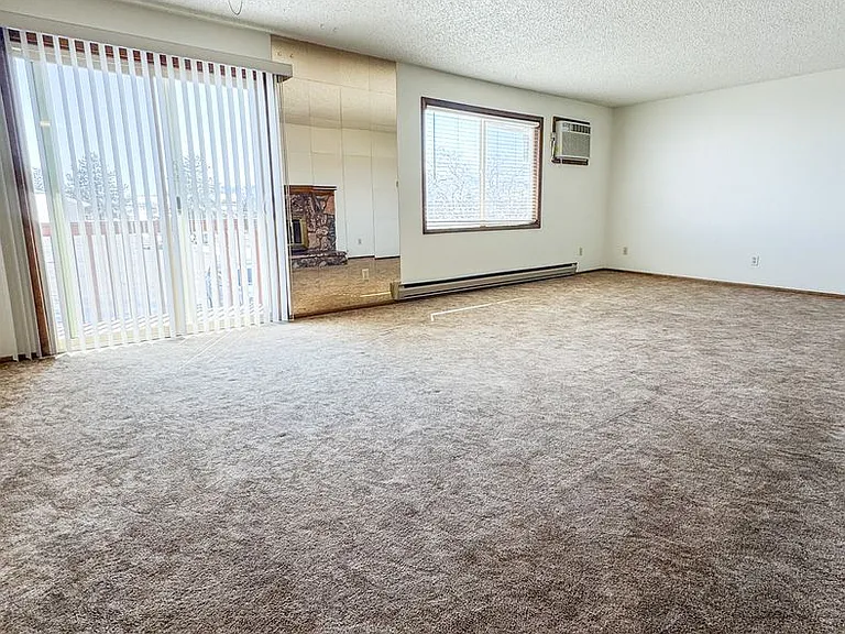 1341 Sugarview Dr — Photo 2