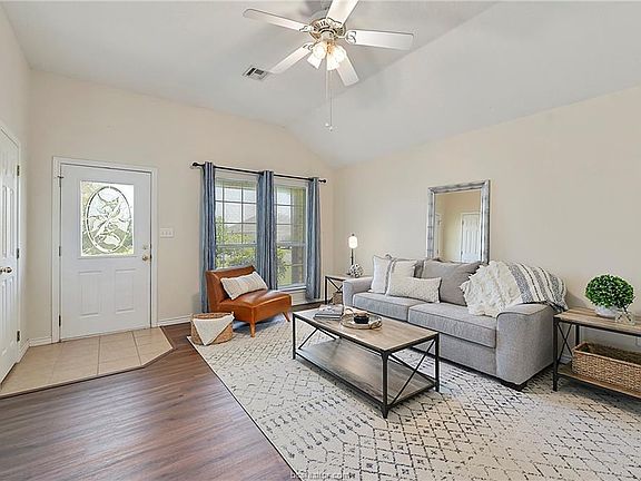 2nd image of 1005 Gardenia St