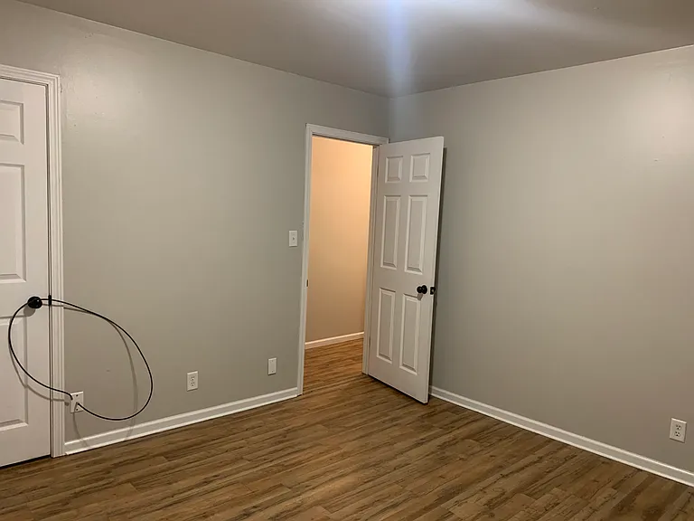 2117 W Surrey Dr — Photo 6