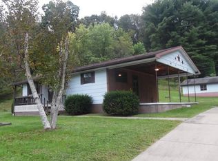 1071 Congress Rd, Belpre, OH 45714