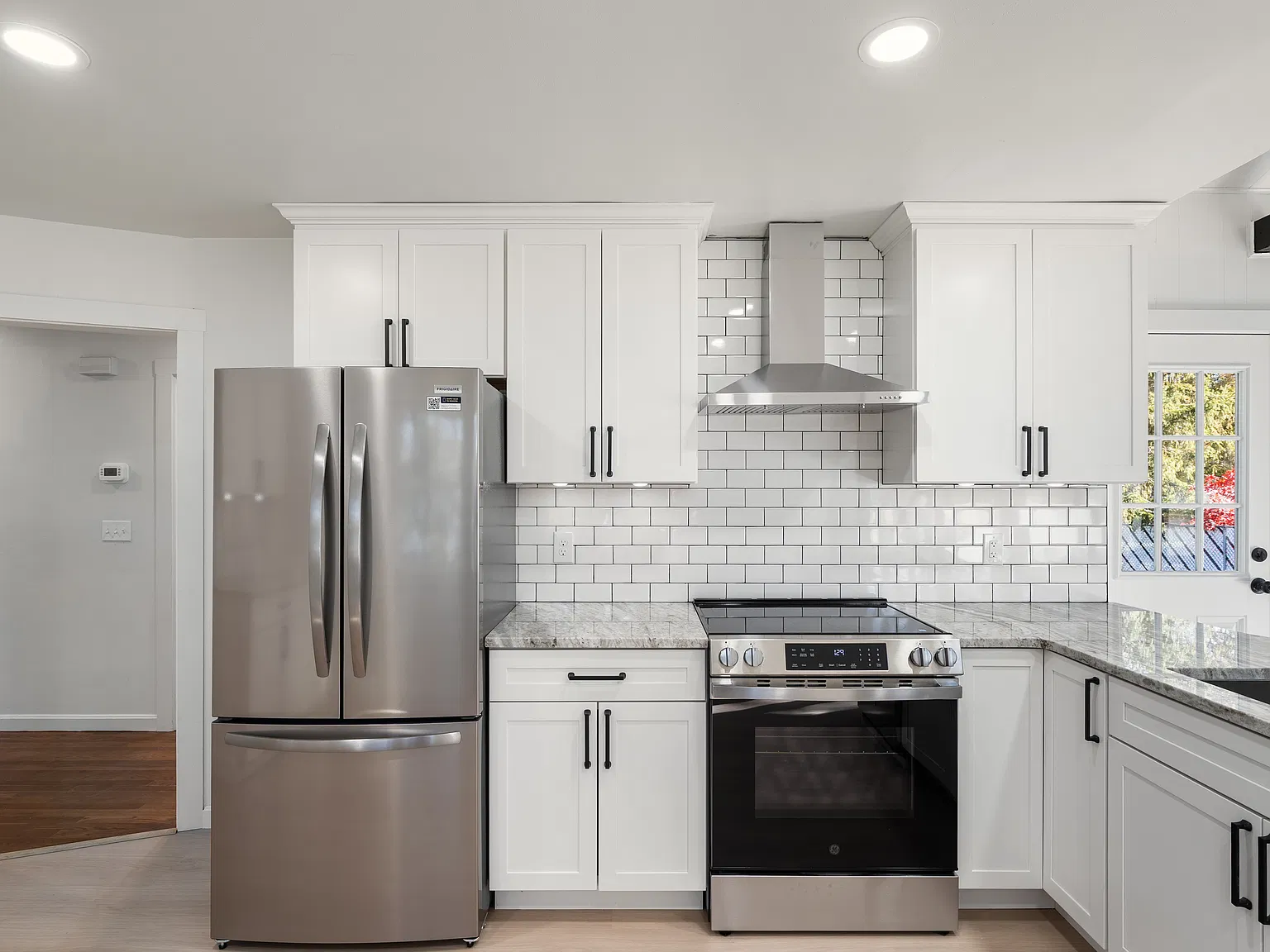 4 bed, 2294 sqft, $3,950 — Photo 4