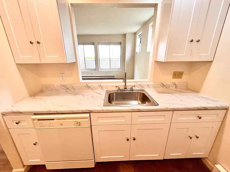 287 Saint John St #2 — Photo 6
