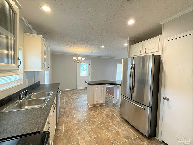 814 N East St — Photo 8