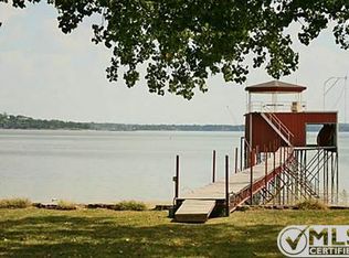 201 S Broadway Rd, Azle, TX 76020