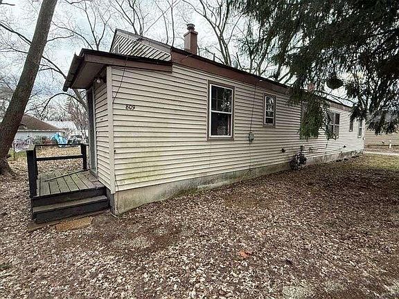 3rd image of 809 Kingsporte Ave