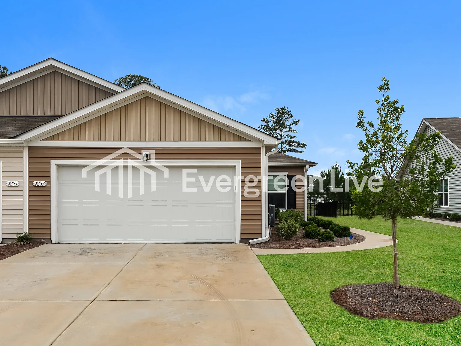 4 bed, 2.0 bath, 1597 sqft, $1,745 — Photo 1