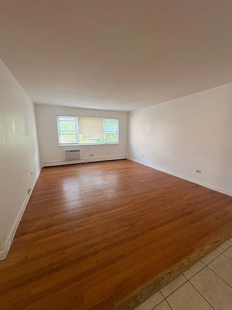 345 N Laverne Ave — Photo 3