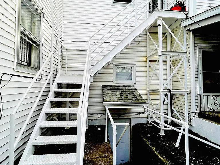 215 S Seminary St #3 — Photo 7