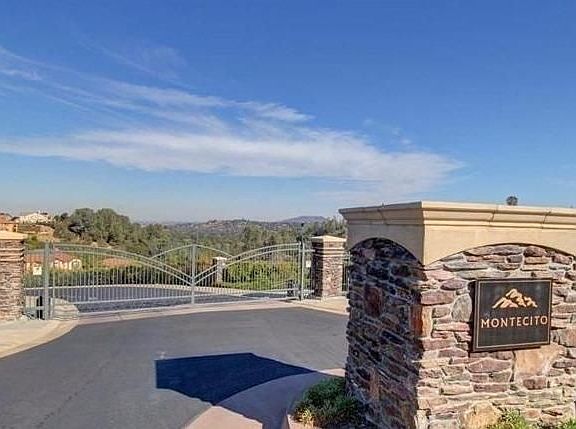 2nd image of 5026 Piazza Pl