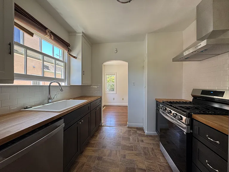 1131 Neilson St — Photo 4