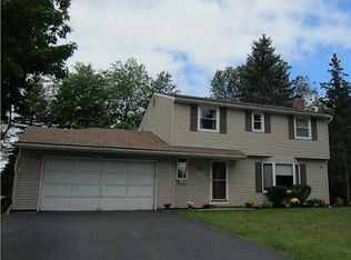 88 Maple Hill Farm Rd, Penfield, NY 14526