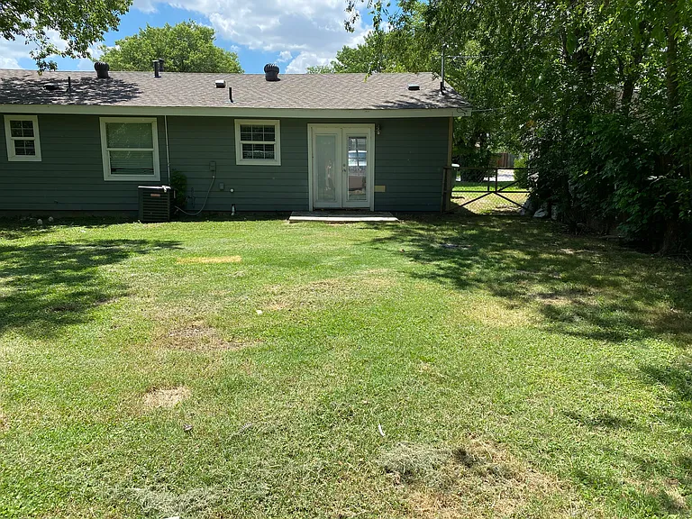 3604 Gene Ln — Photo 6