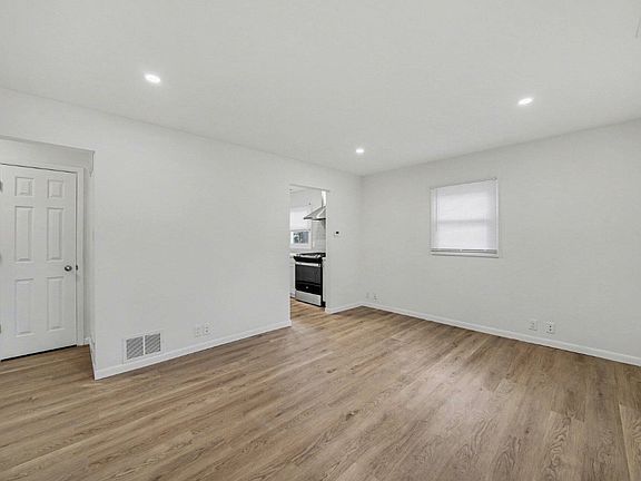 5th image of 613 N Ashland Ave