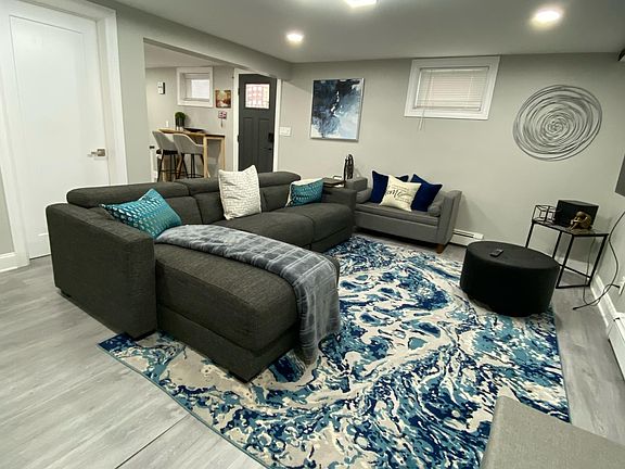 Living room (view 3)