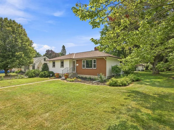 2464 Holloway Ave E, North Saint Paul, MN 55109