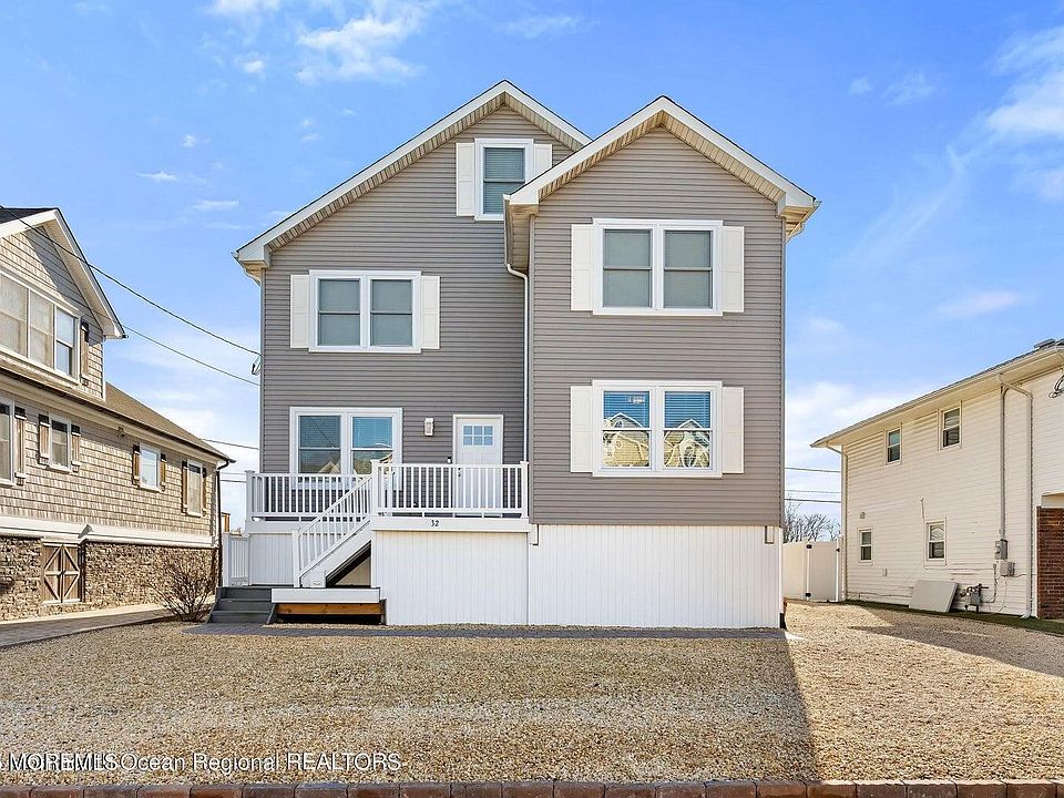 1st image of 32 Niblick St