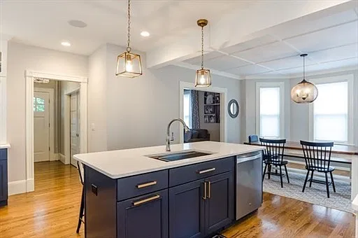 4 bed, 1956 sqft, $5,250 — Photo 4