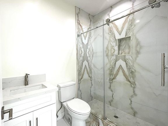 3rd image of 3038AA Honolulu Ave