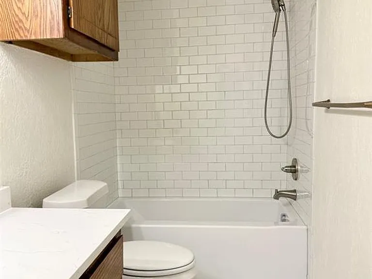 1800 Hillcrest Dr — Photo 14