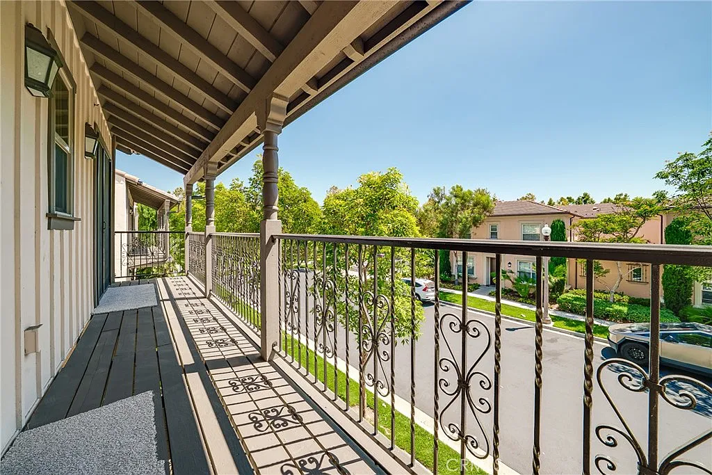 3 bed, 1619 sqft, $4,550 — Photo 1