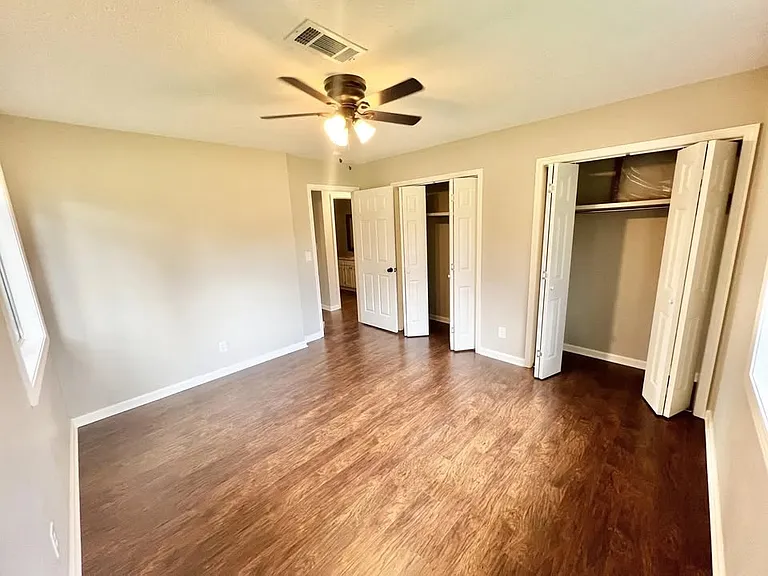 STANDARD BEDROOM