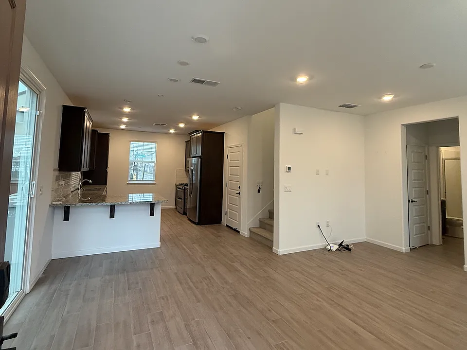 1383 Hadley Dr