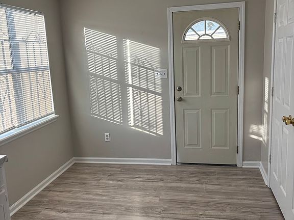 4th image of 2930 Dahlia Dr