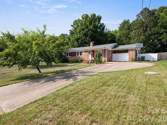 2nd image of 203 Kenwood Dr
