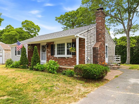 5th image of 90 Castlewood Circle