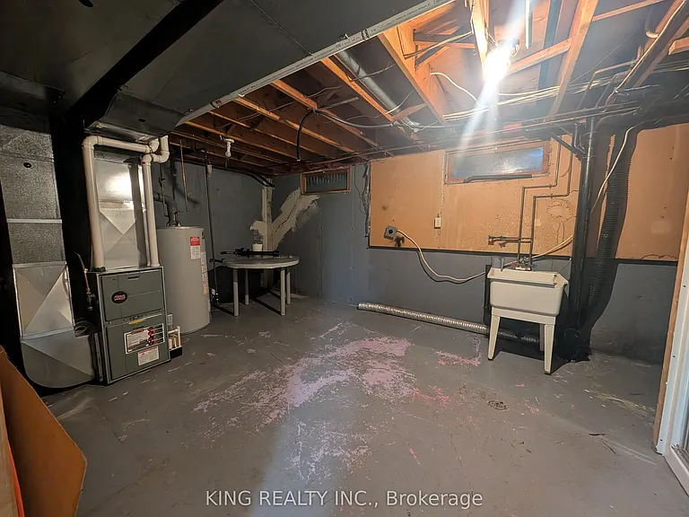 37 Vanier Pl — Photo 20