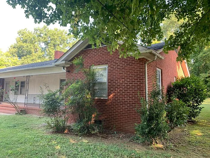 2 bed, 1.0 bath, 1220 sqft, $1,100 — Photo 3