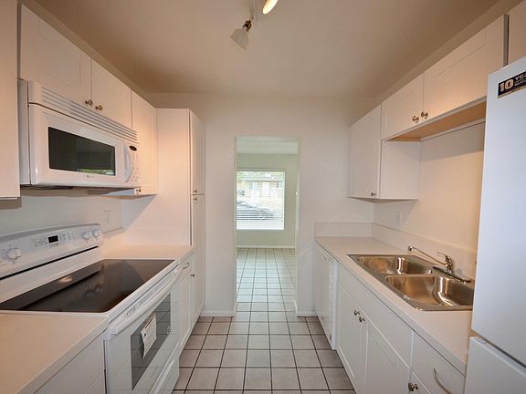 5th image of 10845 N 15th Ave