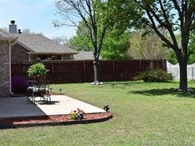 13609 E 90th Ct N — Photo 9
