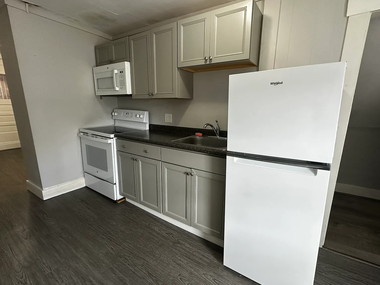 2 bed, 400 sqft, $1,800 — Photo 2