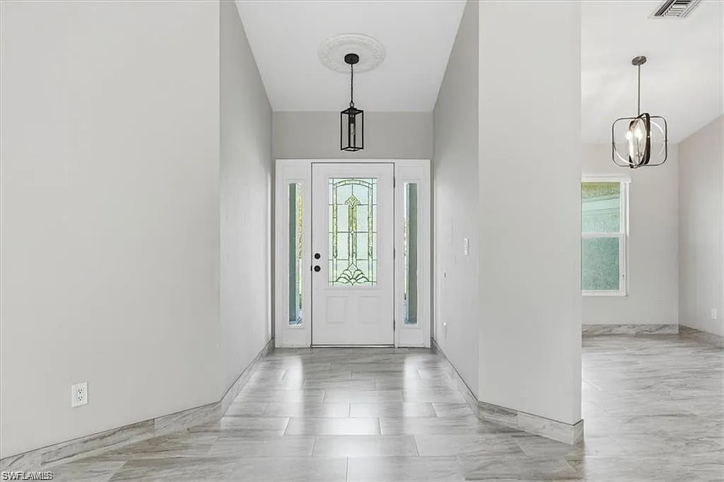 4 bed, 3.0 bath, 2250 sqft, $4,500 — Photo 3