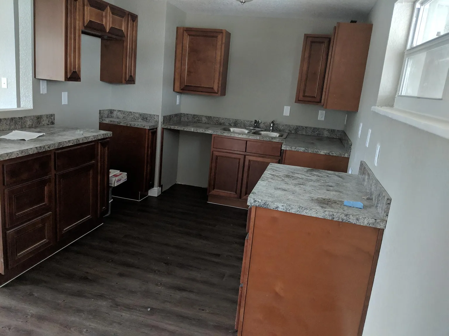 216 W 6th St — Photo 3